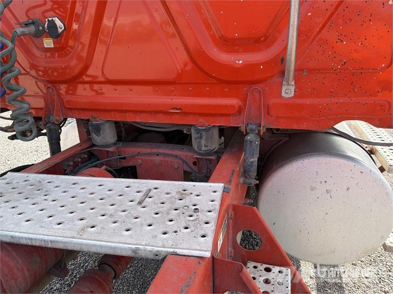 Freightliner Cascadia 125 6x4 Tractocamion con Dormitorio / T/A Nyergesvontatók