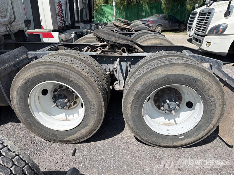 Freightliner Cascadia 125 6x4 Tractocamion con Dormitorio / T/A Cabezas tractoras
