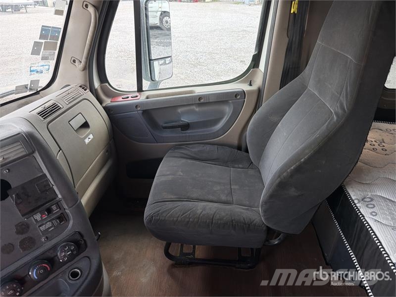 Freightliner Cascadia 125 6x4 Tractocamion con Dormitorio / T/A Cabezas tractoras