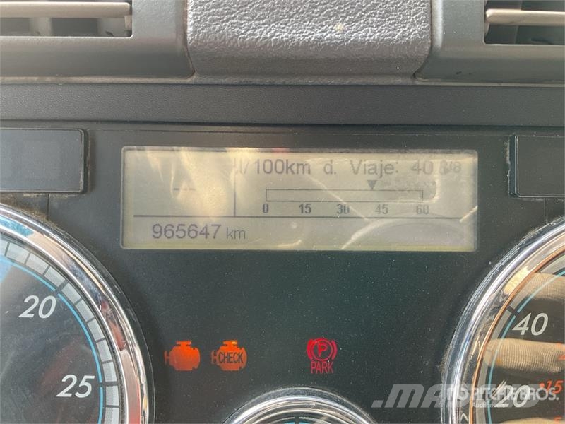 Freightliner Cascadia 125 6x4 Tractocamion con Dormitorio / T/A Tegljači
