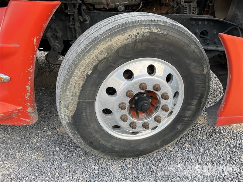 Freightliner Cascadia 6x4 Tractocamion con Dormitorio / T/A Sle Naudoti vilkikai