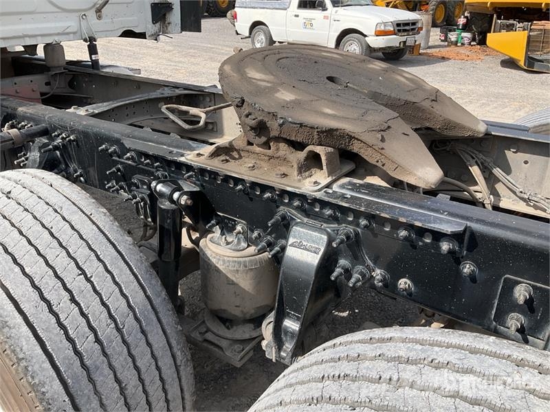 Freightliner Cascadia 125 6x4 Tractocamion con Dormitorio / T/A Tegljači