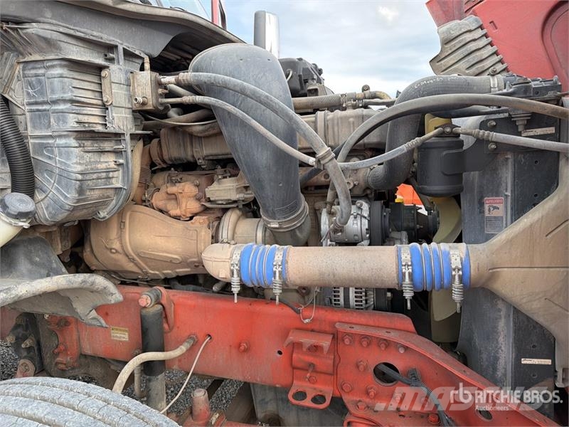 Freightliner Cascadia 125 6x4 Tractocamion con Dormitorio / T/A Nyergesvontatók