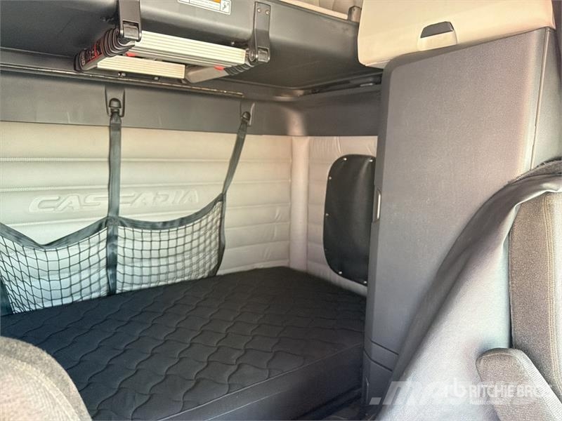 Freightliner Cascadia 126 6x4 Tractocamion con Dormitorio / T/A Tracteur routier