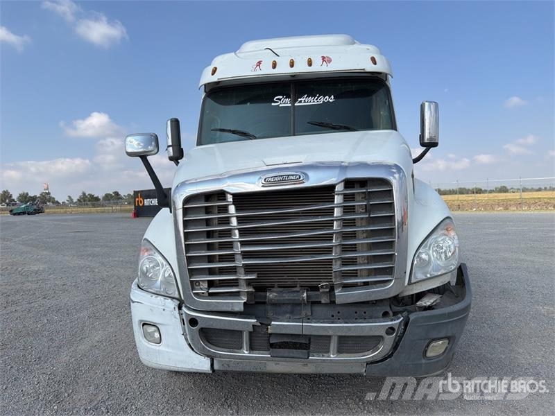 Freightliner Cascadia 125 6x4 Tractocamion con Dormitorio / T/A Sattelzugmaschinen