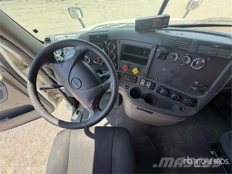 Freightliner Cascadia 125 6x4 Tractocamion con Dormitorio / T/A Cabezas tractoras