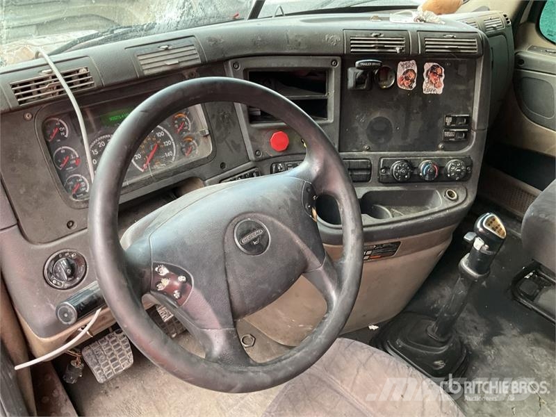 Freightliner Cascadia 125 6x4 Tractocamion con Dormitorio / T/A Motrici e Trattori Stradali