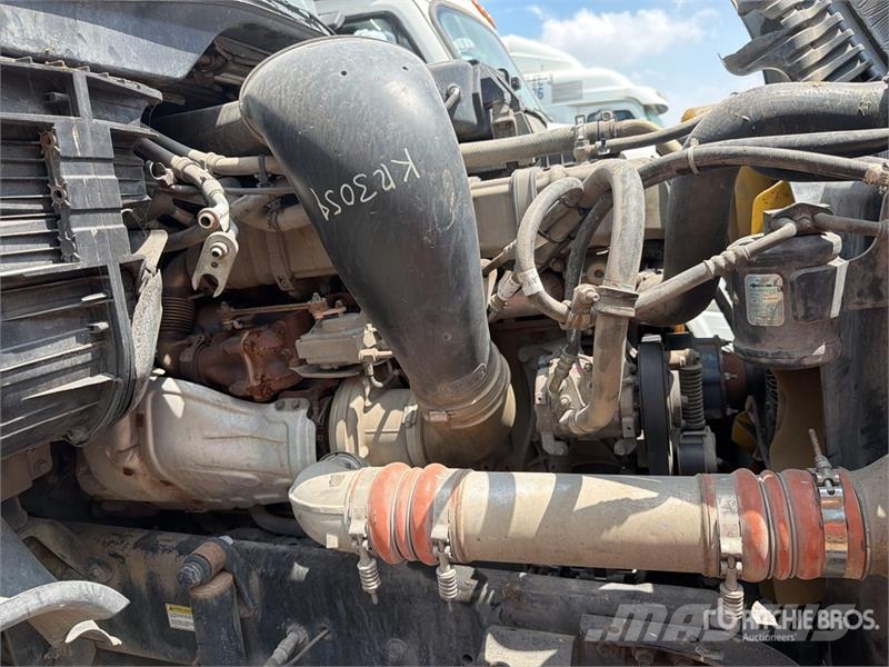 Freightliner Cascadia 125 6x4 Tractocamion con Dormitorio / T/A Cabezas tractoras