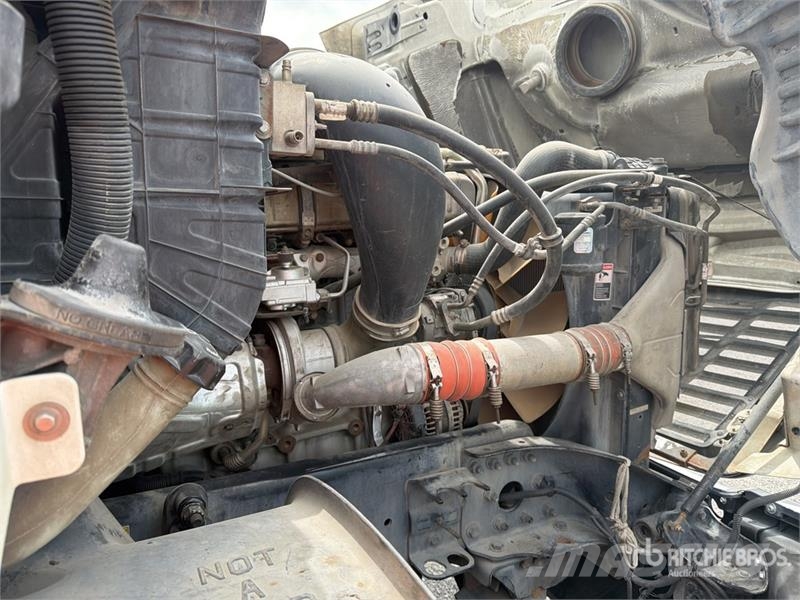 Freightliner Cascadia 125 6x4 Tractocamion con Dormitorio / T/A Влекачи