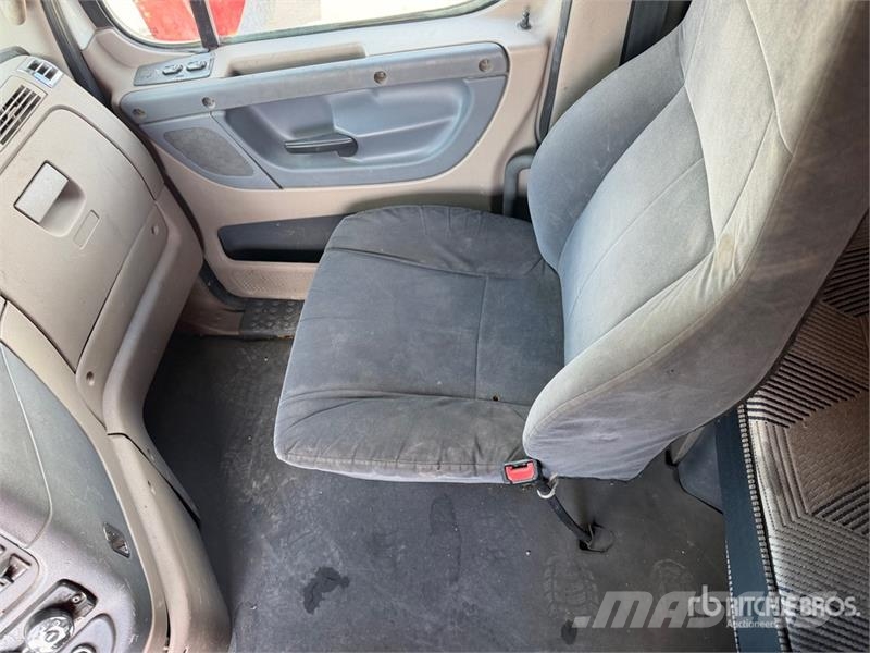 Freightliner Cascadia 125 6x4 Tractocamion con Dormitorio / T/A Cabezas tractoras