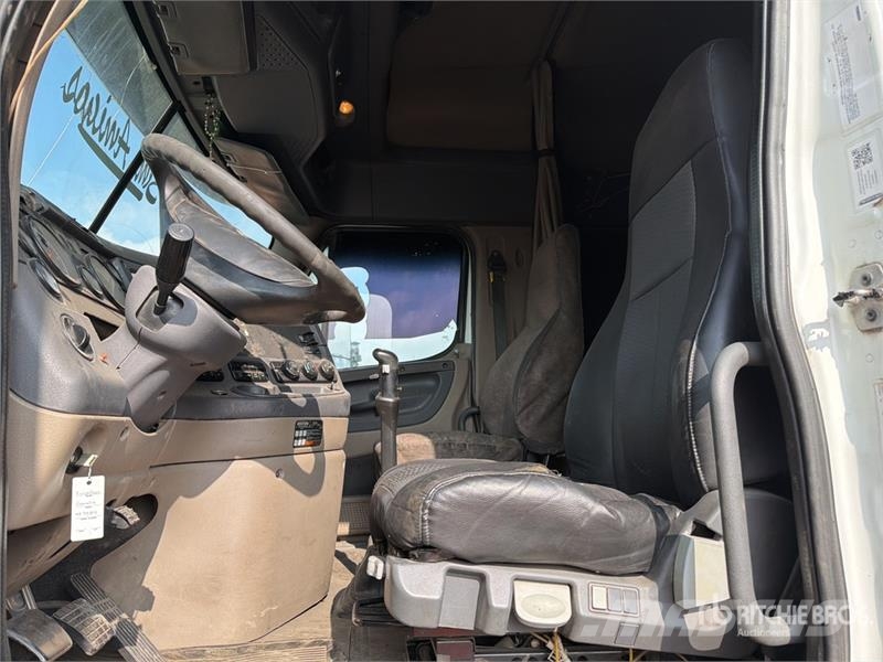 Freightliner Cascadia 125 6x4 Tractocamion con Dormitorio / T/A Sattelzugmaschinen