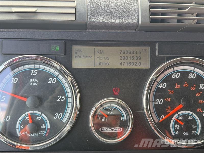 Freightliner Cascadia 125 6x4 Tractocamion con Dormitorio / T/A Tegljači
