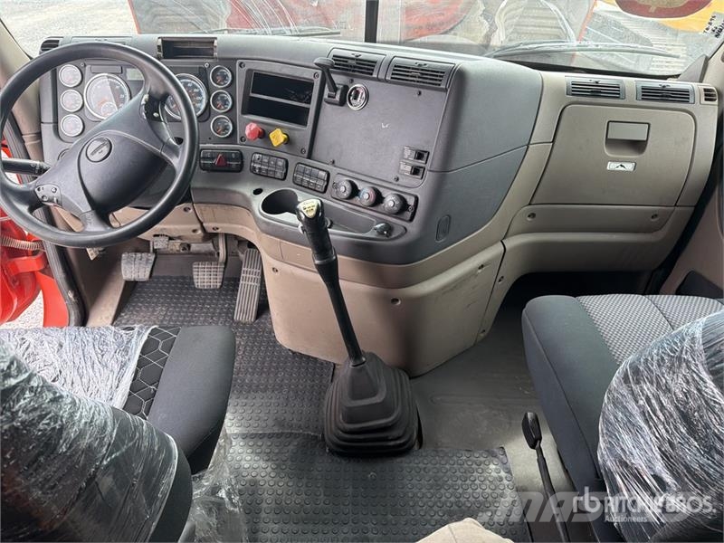 Freightliner Cascadia 125 6x4 Tractocamion con Dormitorio / T/A Motrici e Trattori Stradali