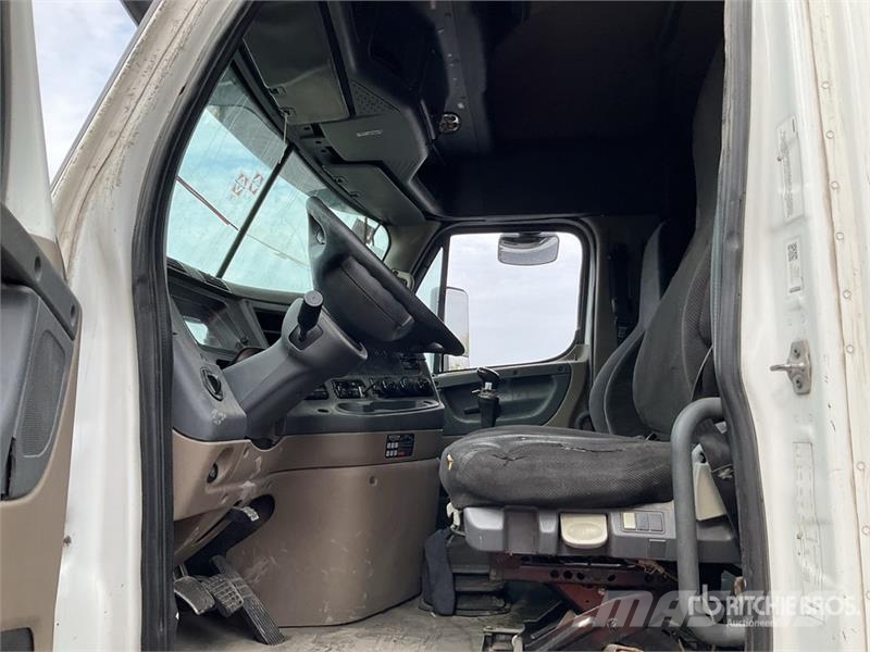 Freightliner Cascadia 125 6x4 Tractocamion con Dormitorio / T/A Motrici e Trattori Stradali