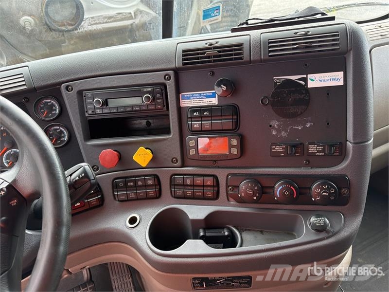 Freightliner Cascadia 125 6x2 Tractocamion con Dormitorio / T/A Sadulveokid