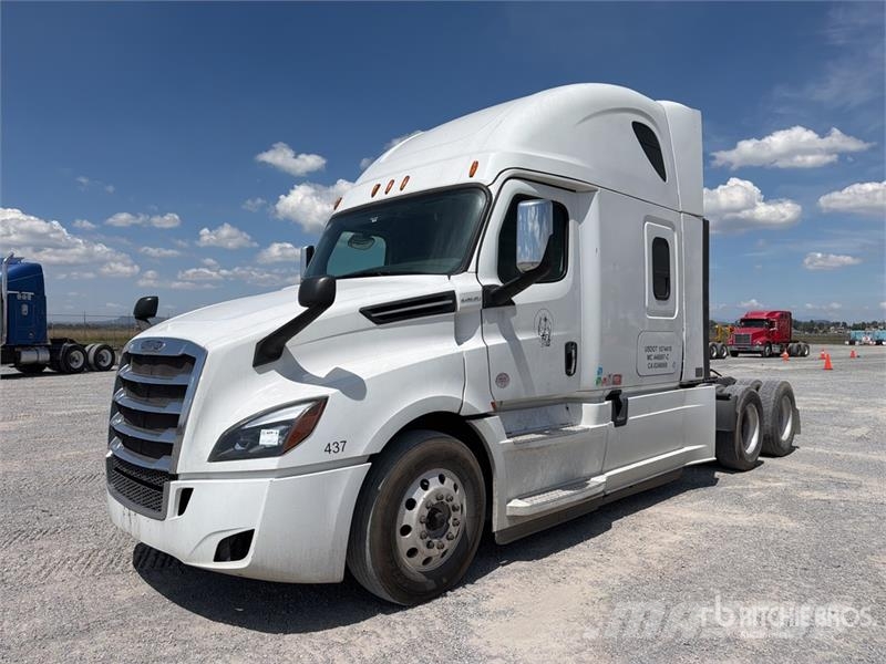 Freightliner Cascadia 126 6x4 Tractocamion con Dormitorio / T/A Tracteur routier