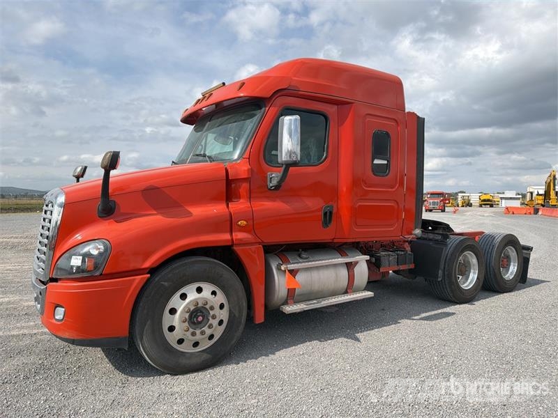 Freightliner Cascadia 125 6x4 Tractocamion con Dormitorio / T/A Motrici e Trattori Stradali