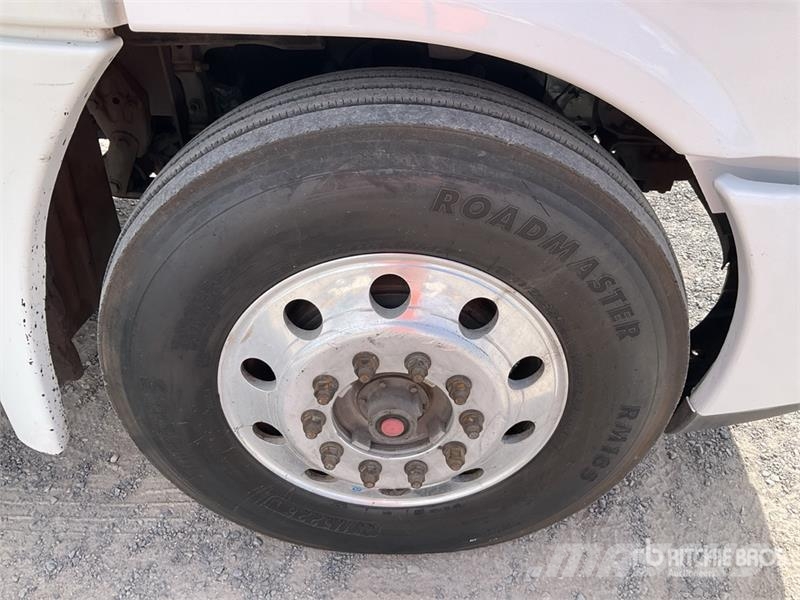 Freightliner Cascadia 125 6x4 Tractocamion con Dormitorio / T/A Tegljači