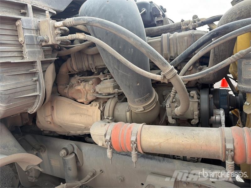 Freightliner Cascadia 125 6x4 Tractocamion con Dormitorio / T/A Nyergesvontatók