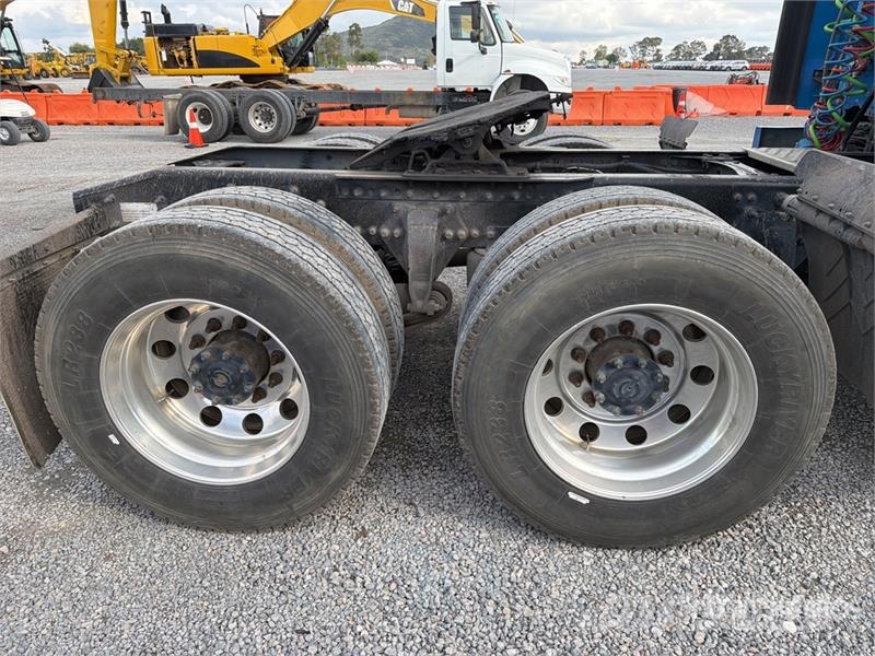 Freightliner Cascadia 125 6x4 Tractocamion con Dormitorio / T/A Nyergesvontatók