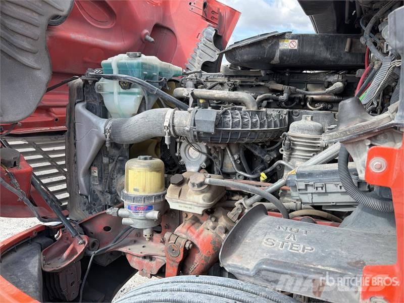 Freightliner Cascadia 125 6x4 Tractocamion con Dormitorio / T/A Tegljači