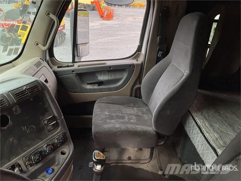 Freightliner Cascadia 125 6x4 Tractocamion con Dormitorio / T/A Motrici e Trattori Stradali