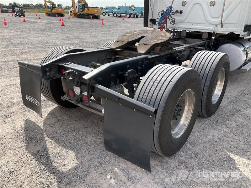 Freightliner Cascadia 125 6x4 Tractocamion con Dormitorio / T/A Tegljači