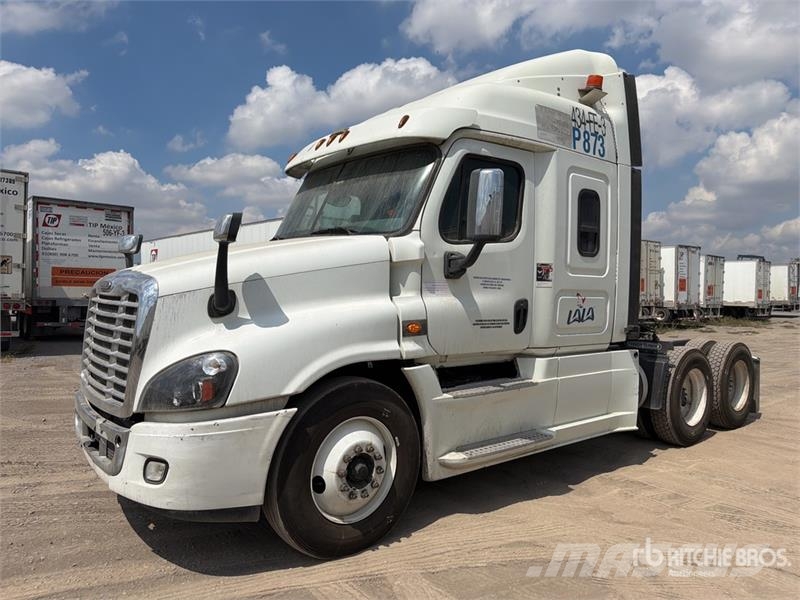 Freightliner Cascadia 125 6x4 Tractocamion con Dormitorio / T/A Cabezas tractoras