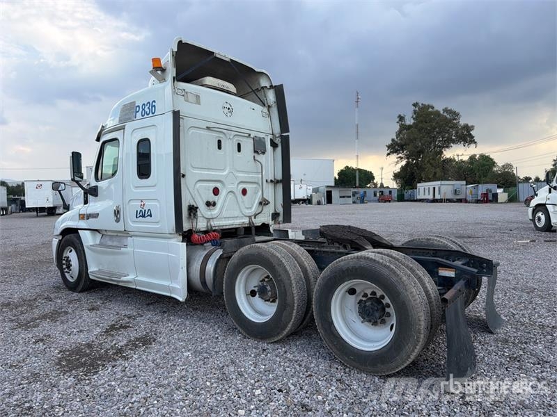 Freightliner Cascadia 125 6x4 Tractocamion con Dormitorio / T/A Cabezas tractoras