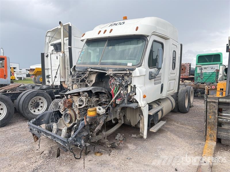 Freightliner Cascadia 125 6x4 Tractocamion con Dormitorio (SOLO Vilcēji