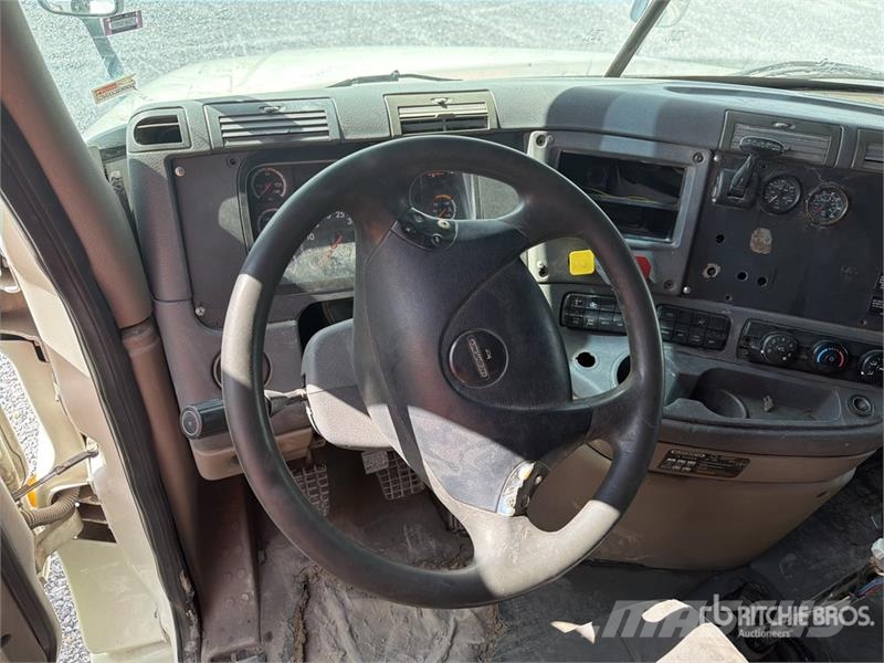 Freightliner Cascadia 6x4 Tractocamion con Dormitorio / T/A Sle Tractor Units