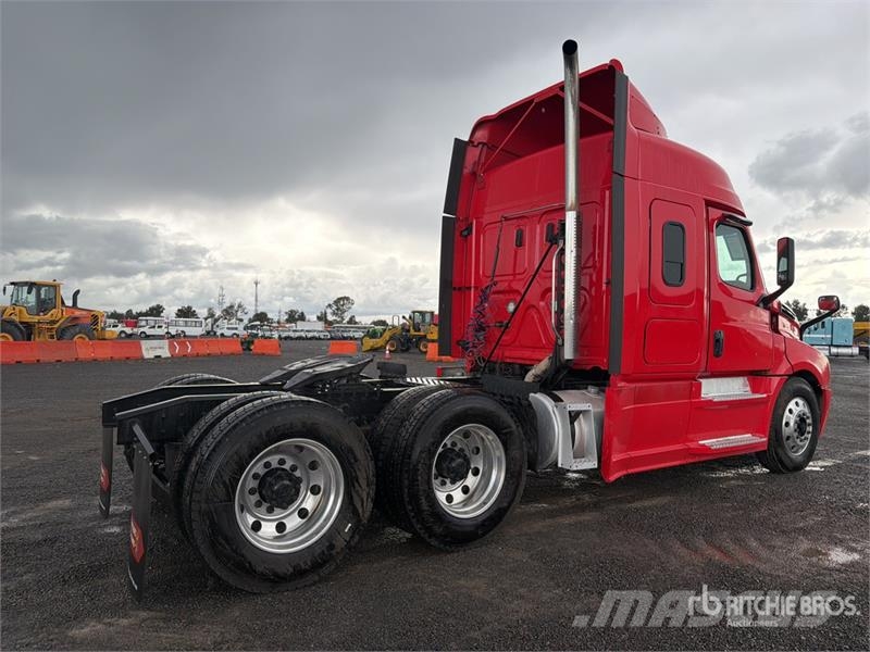 Freightliner Cascadia 126 6x4 Tractocamion con Dormitorio / T/A Sattelzugmaschinen