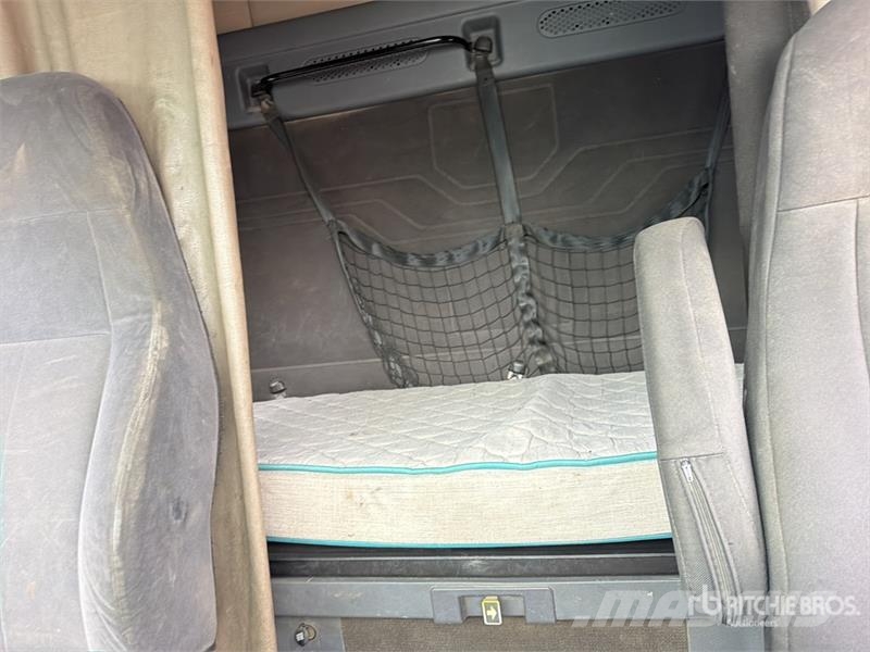 Freightliner Cascadia 125 6x4 Tractocamion con Dormitorio / T/A Cabezas tractoras