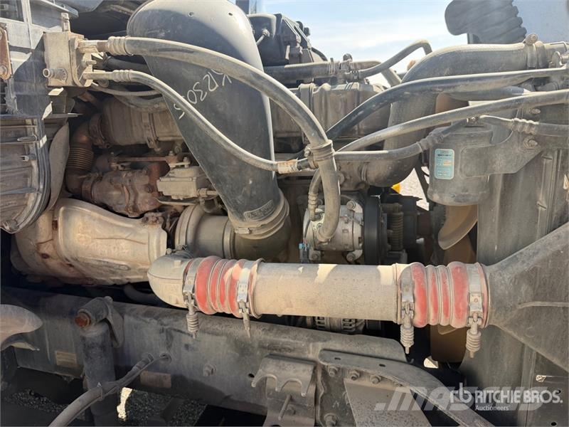 Freightliner Cascadia 125 6x4 Tractocamion con Dormitorio / T/A Cabezas tractoras