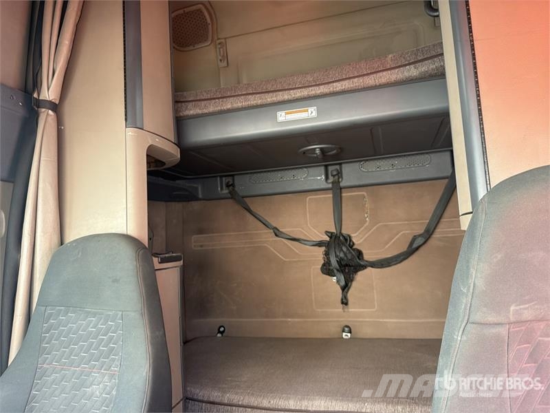Freightliner Cascadia 125 6x2 Tractocamion con Dormitorio / T/A Cabezas tractoras