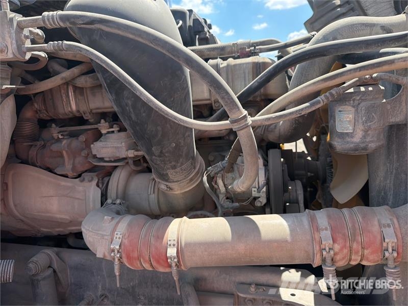 Freightliner Cascadia 125 6x4 Tractocamion con Dormitorio / T/A Cabezas tractoras