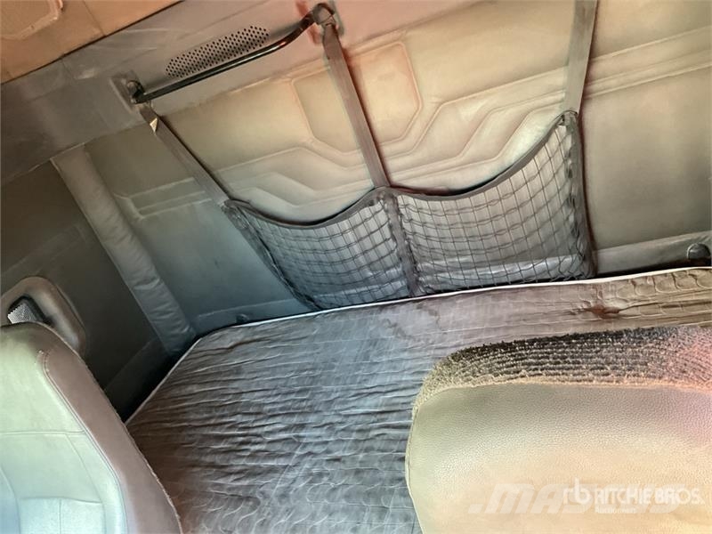 Freightliner Cascadia 6x4 Tractocamion con Dormitorio / T/A Sle Cabezas tractoras