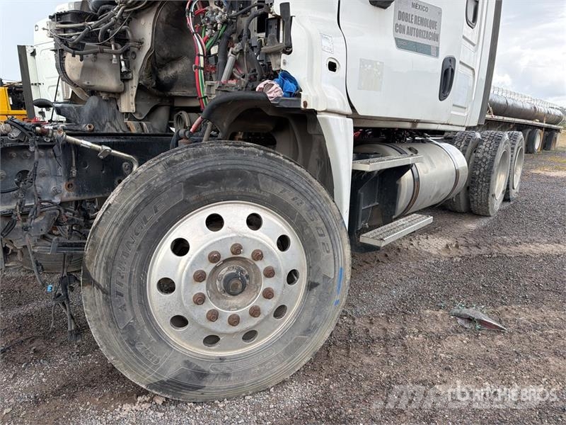 Freightliner Cascadia 125 6x4 Tractocamion con Dormitorio (SOLO Nyergesvontatók