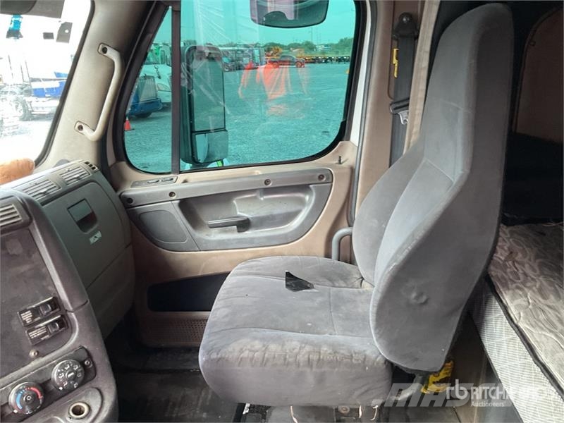 Freightliner Cascadia 125 6x4 Tractocamion con Dormitorio / T/A Motrici e Trattori Stradali