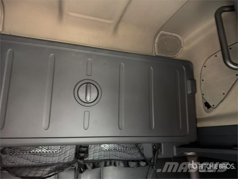 Freightliner Cascadia 125 6x2 Tractocamion con Dormitorio / T/A Sadulveokid