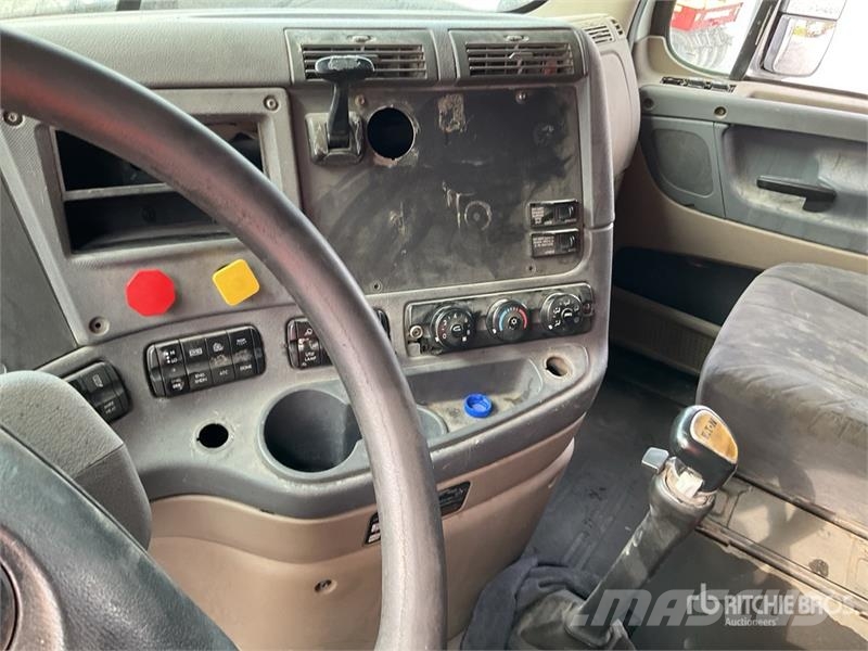 Freightliner Cascadia 125 6x4 Tractocamion con Dormitorio / T/A Motrici e Trattori Stradali