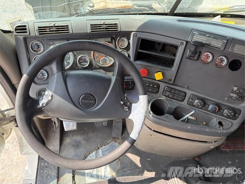 Freightliner Cascadia 125 6x4 Tractocamion con Dormitorio / T/A Тягачі