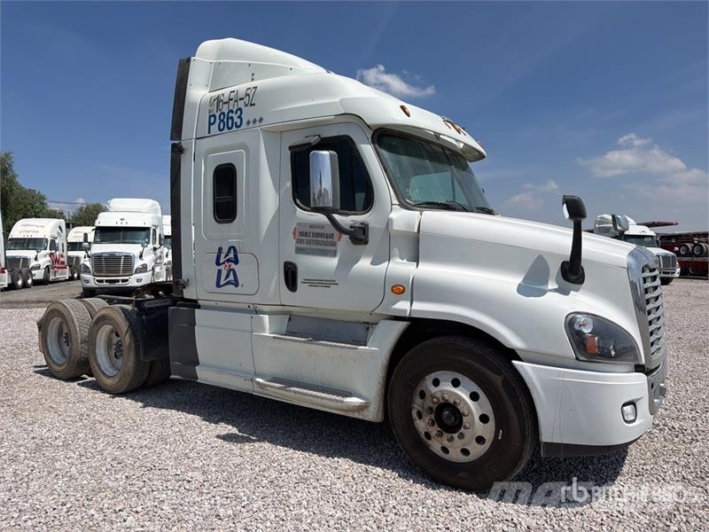 Freightliner Cascadia 125 6x4 Tractocamion con Dormitorio / T/A Cabezas tractoras