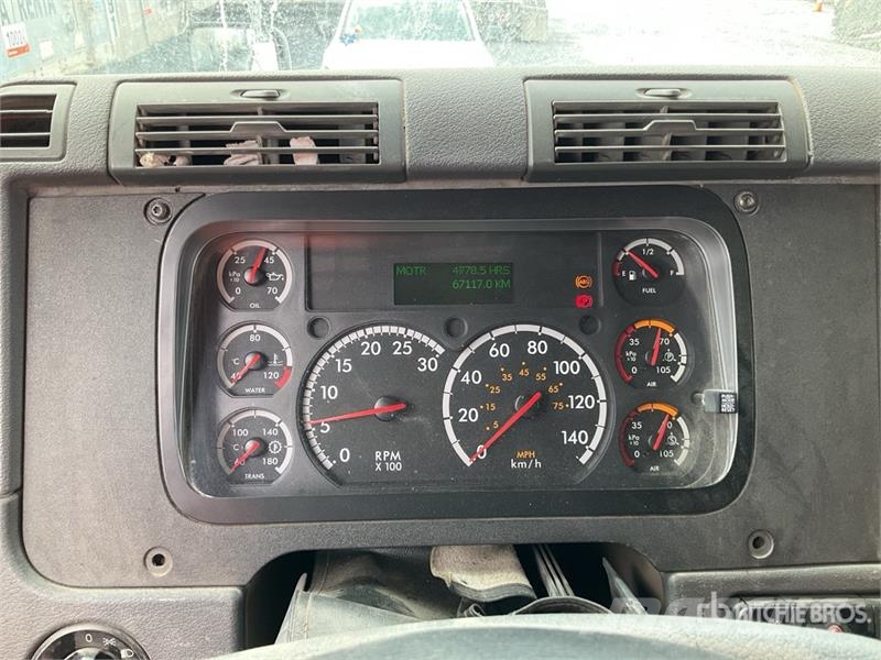 Freightliner Cascadia 125 6x4 Tractocamion con Dormitorio / T/A Motrici e Trattori Stradali