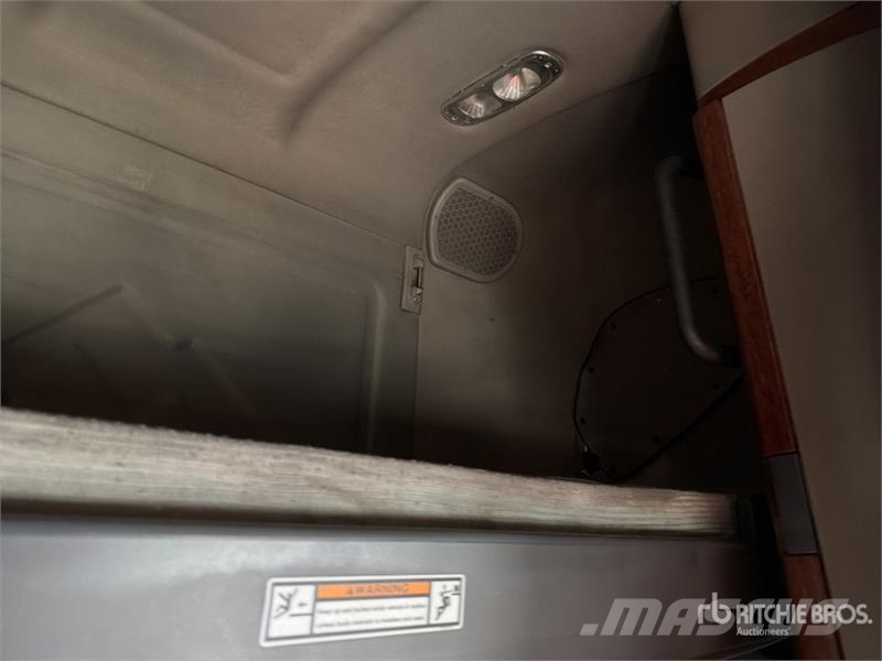 Freightliner Cascadia 125 6x4 Tractocamion con Dormitorio / T/A Nyergesvontatók