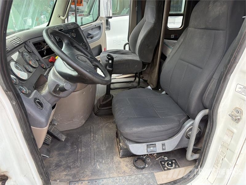 Freightliner Cascadia 125 6x4 Tractocamion con Dormitorio / T/A Cabezas tractoras