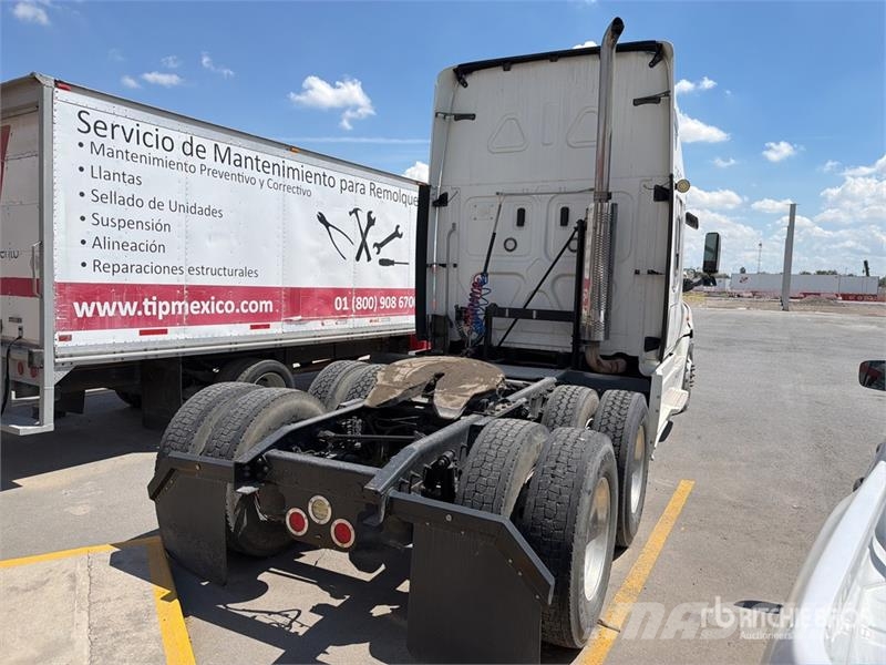 Freightliner Cascadia 125 6x2 Tractocamion con Dormitorio / T/A Cabezas tractoras