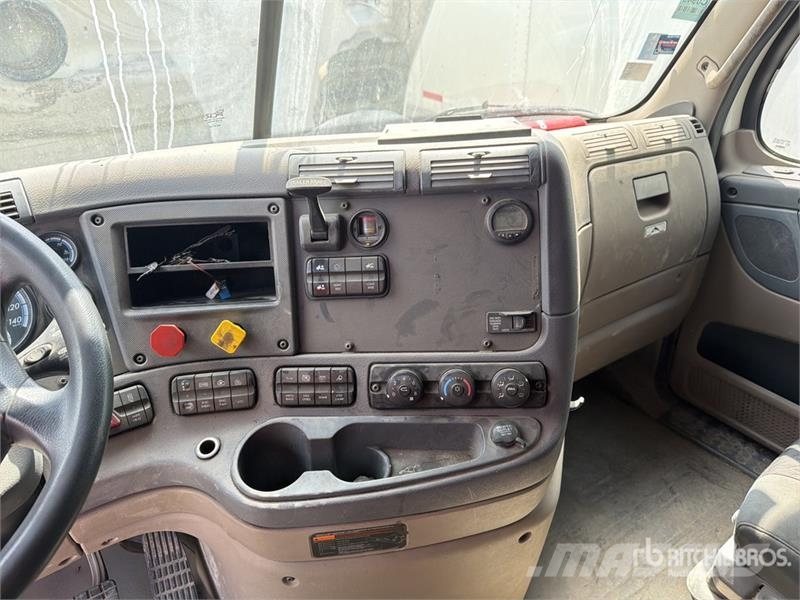 Freightliner Cascadia 125 6x2 Tractocamion con Dormitorio / T/A Cabezas tractoras