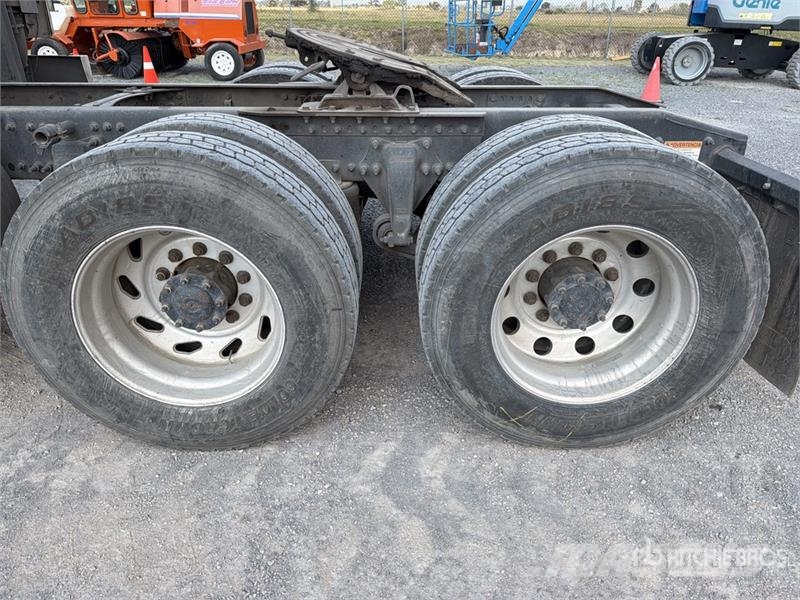 Freightliner Cascadia 125 6x4 Tractocamion con Dormitorio / T/A Тягачі