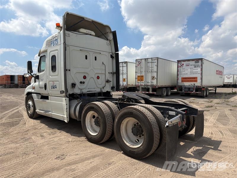 Freightliner Cascadia 125 6x4 Tractocamion con Dormitorio / T/A Cabezas tractoras